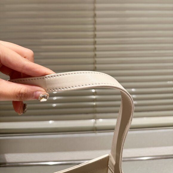 Yves Saint Laurent Handheld Bags, Chain Bags - Picture 7 of 9